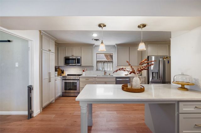 810 Danish Drive, Grand Prairie, TX 75050