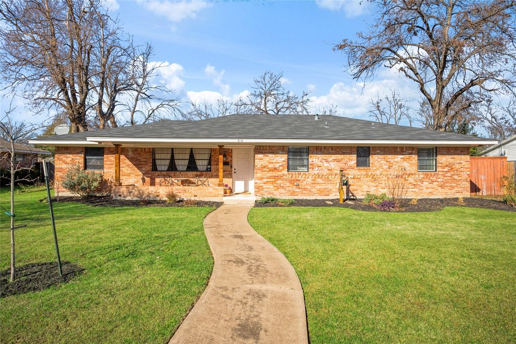 810 Danish Drive, Grand Prairie, TX 75050