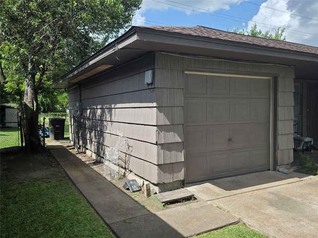 10319 Lafferty Oaks Street, Houston, TX 77013