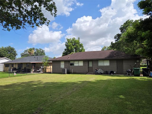 10319 Lafferty Oaks Street, Houston, TX 77013