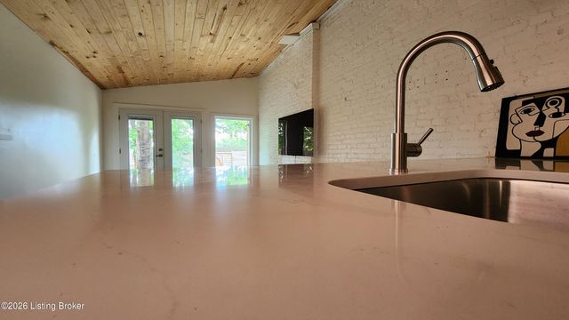 903 Franklin St, Louisville, KY 40206