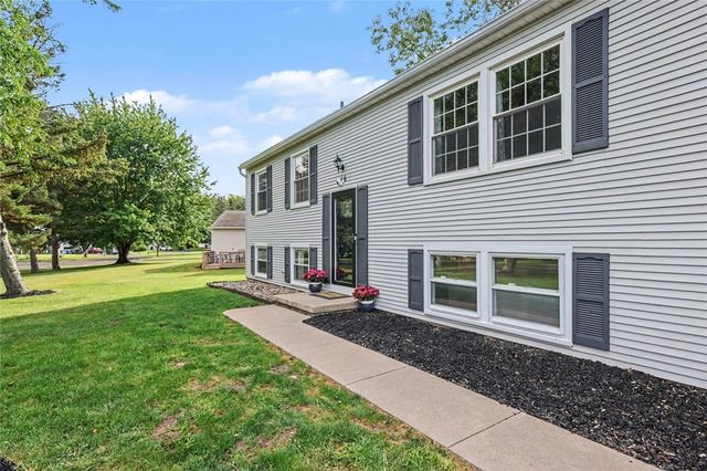 16 Strussenberg Drive, Parma, NY 14468