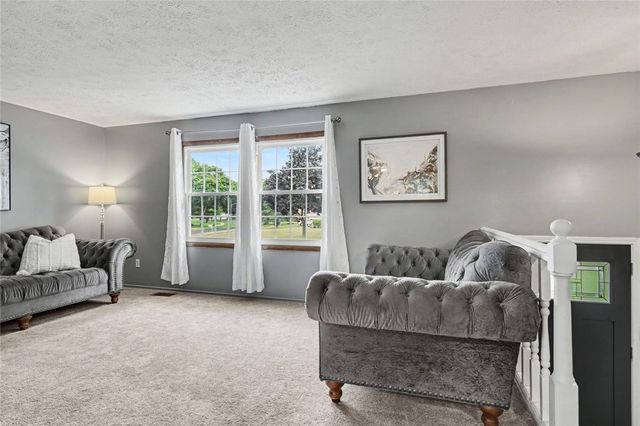 16 Strussenberg Drive, Parma, NY 14468