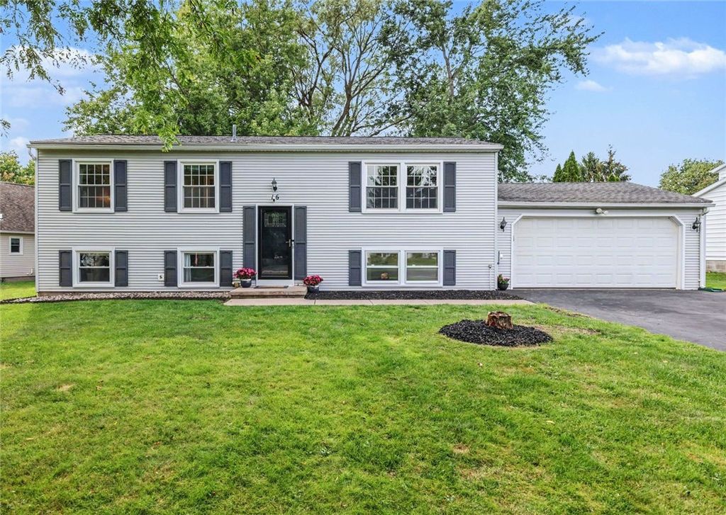 16 Strussenberg Drive, Parma, NY 14468