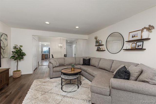 31444 Orchard, Farmington Hills, MI 48334