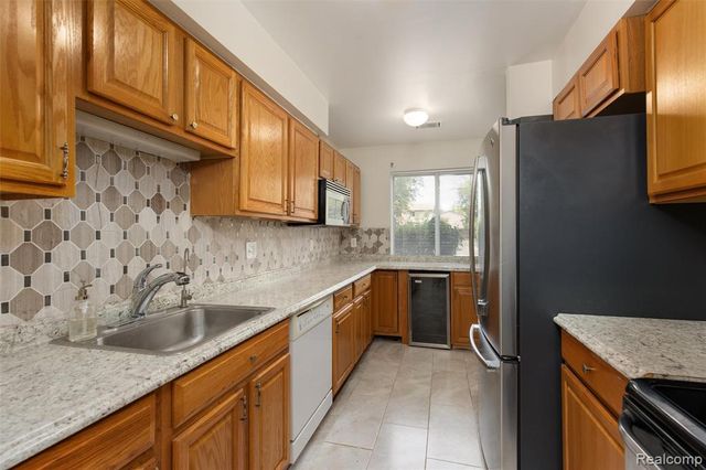 31444 Orchard, Farmington Hills, MI 48334