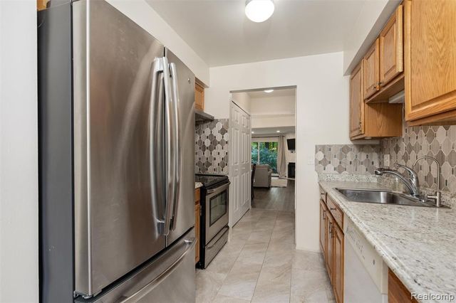 31444 Orchard, Farmington Hills, MI 48334