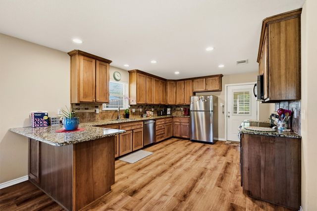 305 E Bonham, Tom Bean, TX 75489