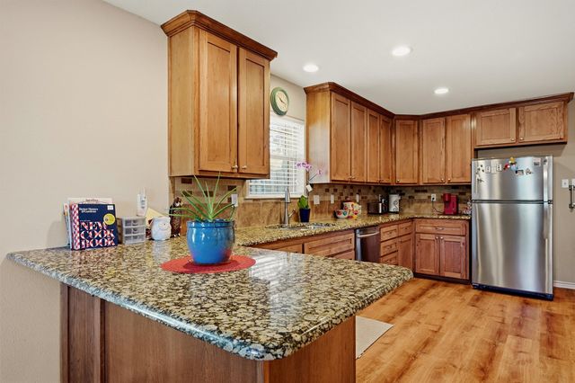 305 E Bonham, Tom Bean, TX 75489