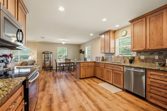 305 E Bonham, Tom Bean, TX 75489