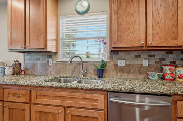 305 E Bonham, Tom Bean, TX 75489