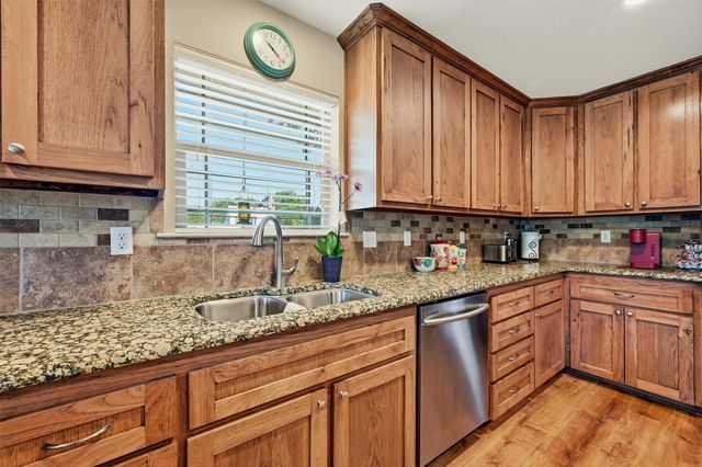 305 E Bonham, Tom Bean, TX 75489