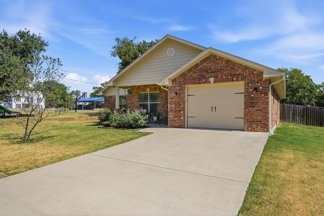 305 E Bonham, Tom Bean, TX 75489