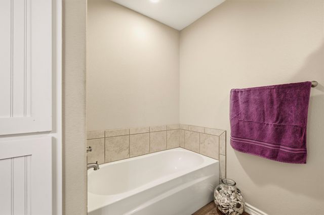 305 E Bonham, Tom Bean, TX 75489