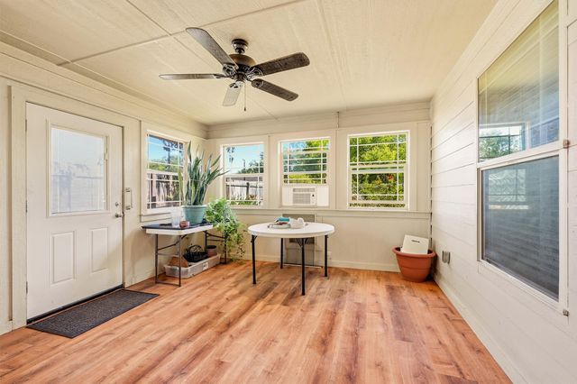 305 E Bonham, Tom Bean, TX 75489