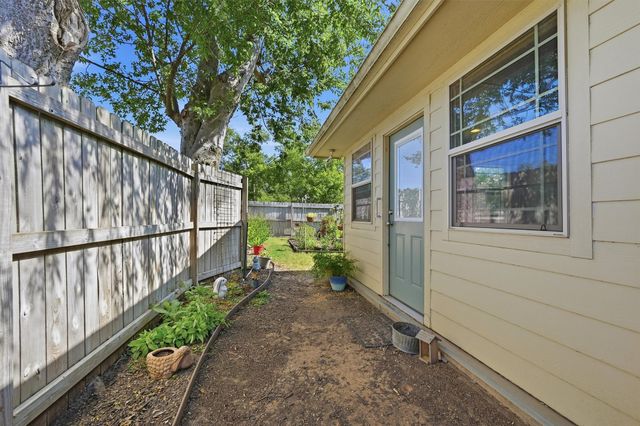 305 E Bonham, Tom Bean, TX 75489