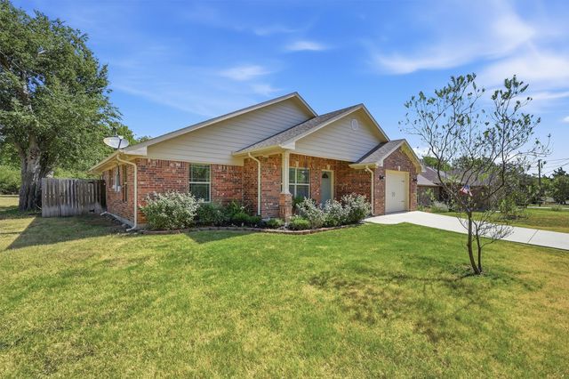 305 E Bonham, Tom Bean, TX 75489