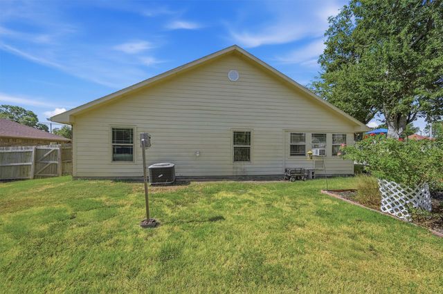 305 E Bonham, Tom Bean, TX 75489