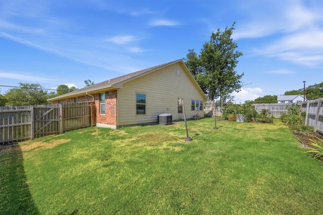 305 E Bonham, Tom Bean, TX 75489