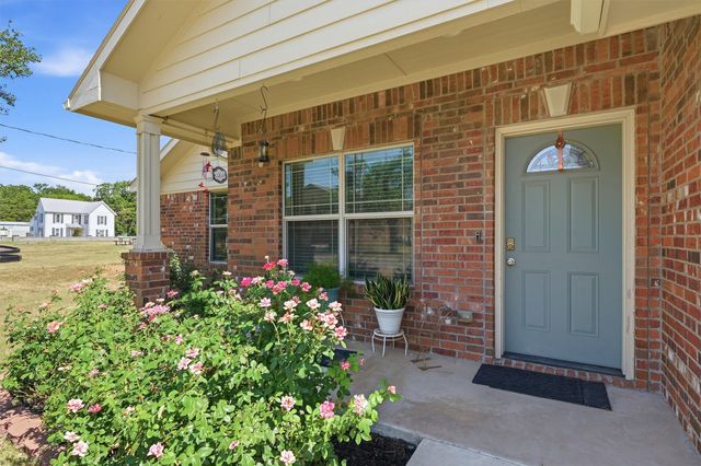 305 E Bonham, Tom Bean, TX 75489