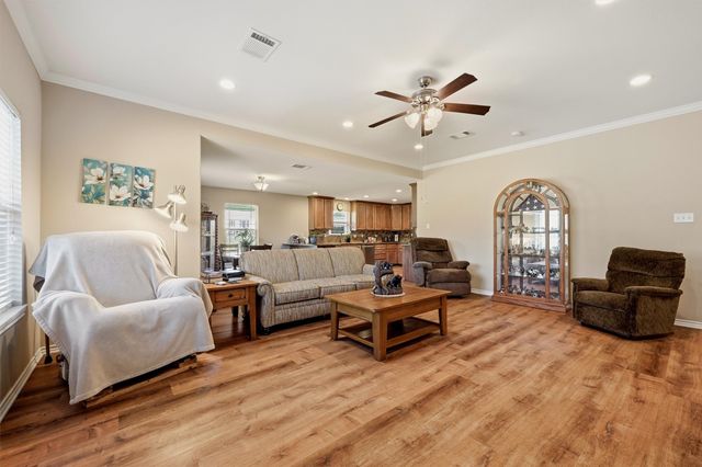 305 E Bonham, Tom Bean, TX 75489