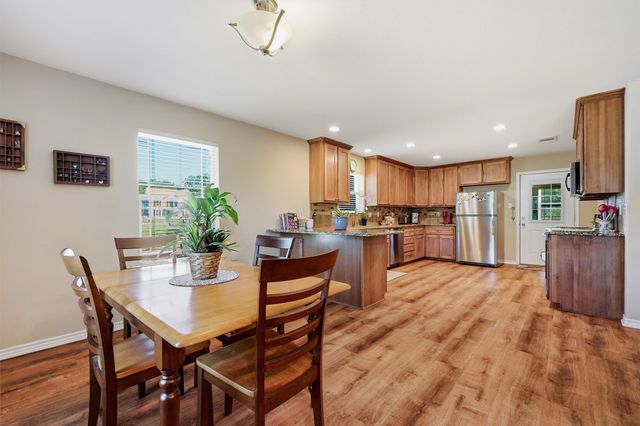 305 E Bonham, Tom Bean, TX 75489