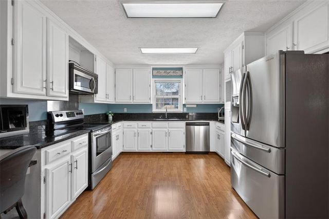 1213 Temple Johnson Road, Loganville, GA 30052