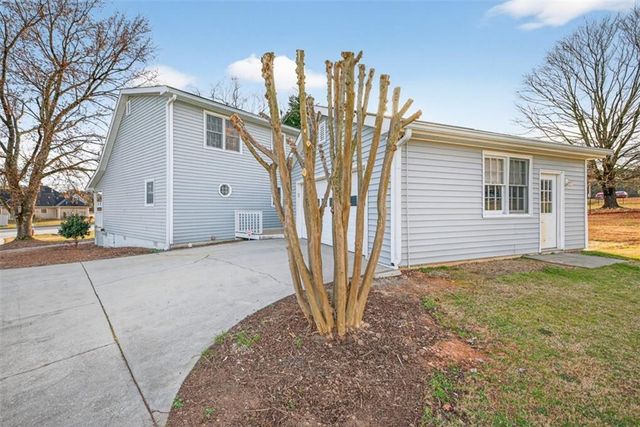 1213 Temple Johnson Road, Loganville, GA 30052