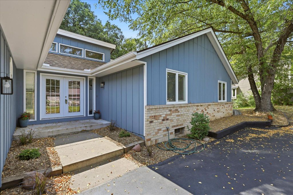 1592 Sherwood Court, Eagan, MN 55122 — exterior