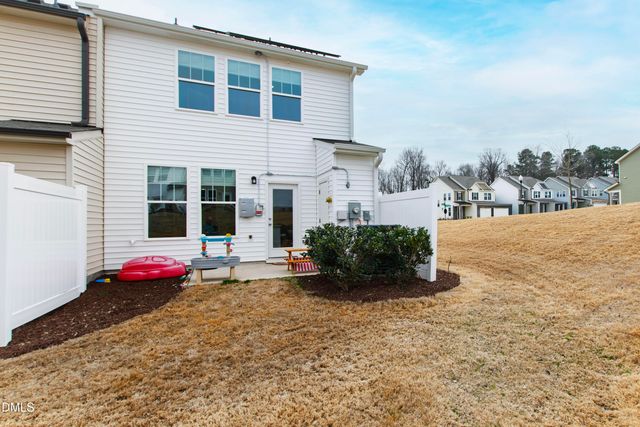 1201 Channel Drop Loop, Zebulon, NC 27597