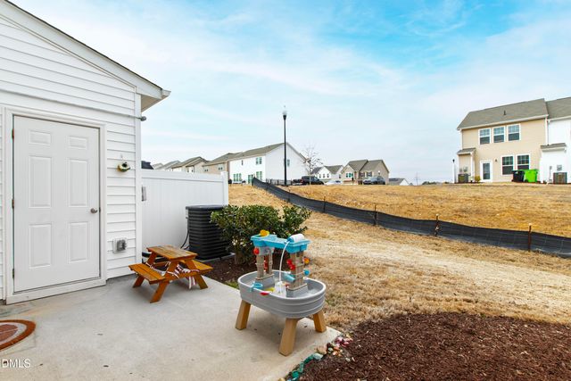 1201 Channel Drop Loop, Zebulon, NC 27597