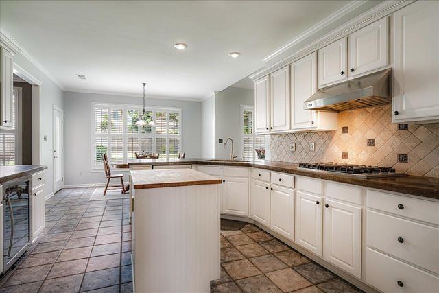 1341 CEDAR HOLLOW DR, Cordova, TN 38016