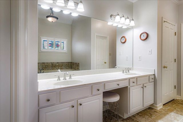 1341 CEDAR HOLLOW DR, Cordova, TN 38016