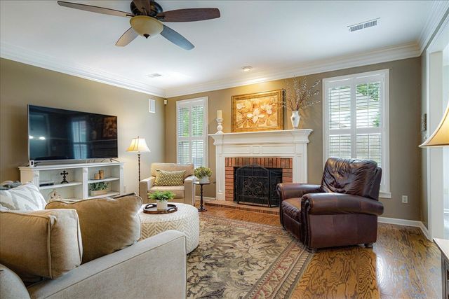 1341 CEDAR HOLLOW DR, Cordova, TN 38016
