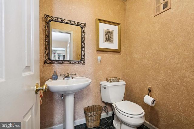 736 WOODLEAVE RD, Bryn Mawr, PA 19010