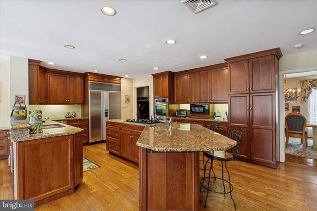 736 WOODLEAVE RD, Bryn Mawr, PA 19010