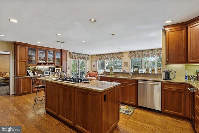 736 WOODLEAVE RD, Bryn Mawr, PA 19010