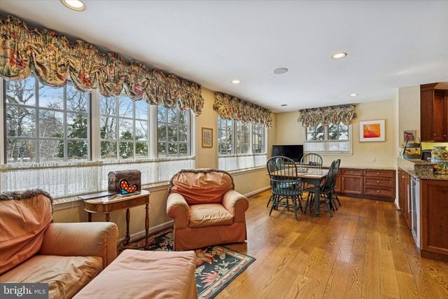 736 WOODLEAVE RD, Bryn Mawr, PA 19010