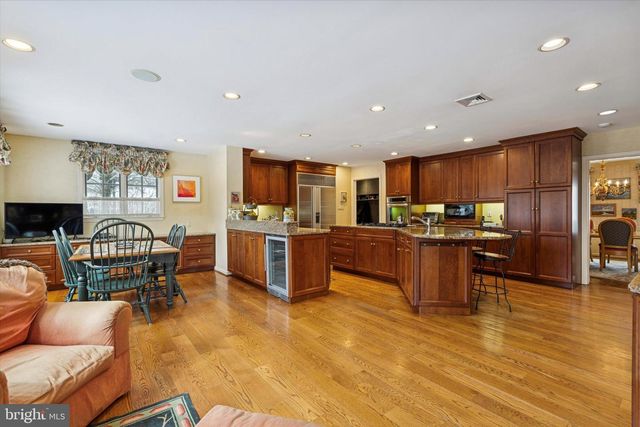 736 WOODLEAVE RD, Bryn Mawr, PA 19010