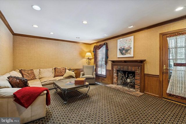 736 WOODLEAVE RD, Bryn Mawr, PA 19010