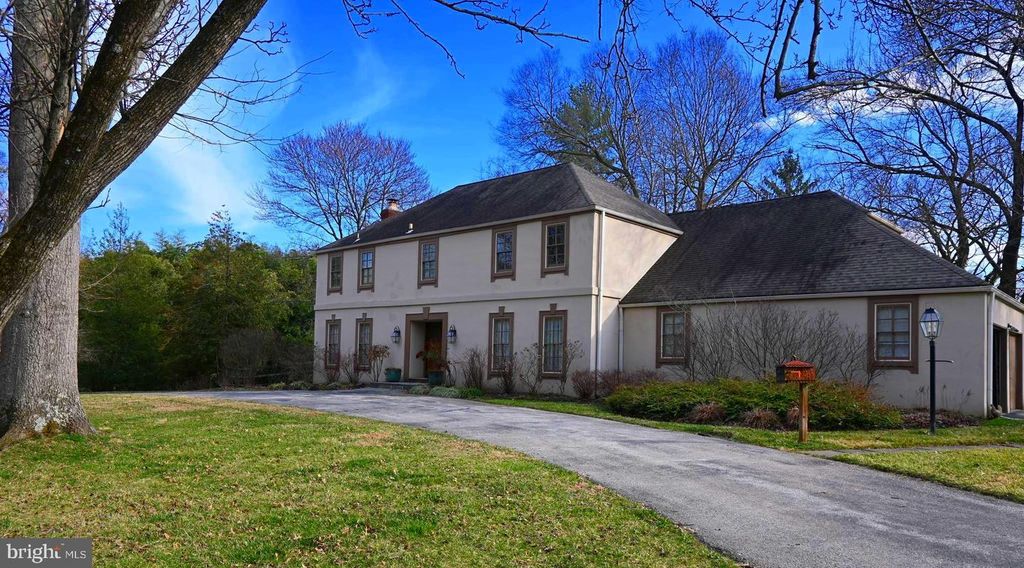 736 WOODLEAVE RD, Bryn Mawr, PA 19010