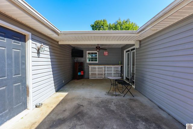 3943 Symsonia Hwy, Benton, KY 42025