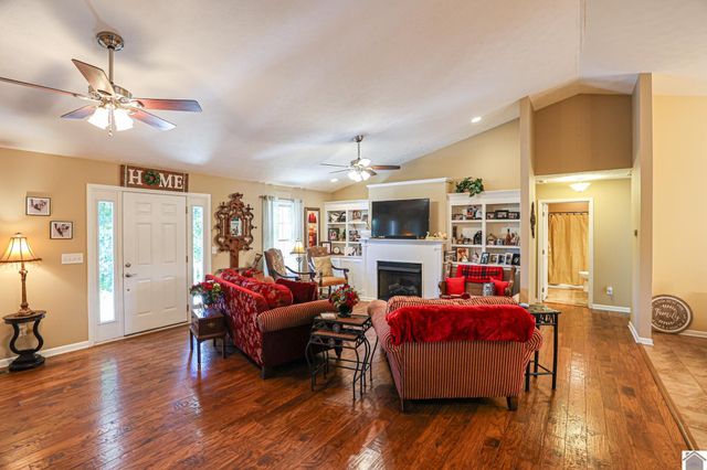 3943 Symsonia Hwy, Benton, KY 42025