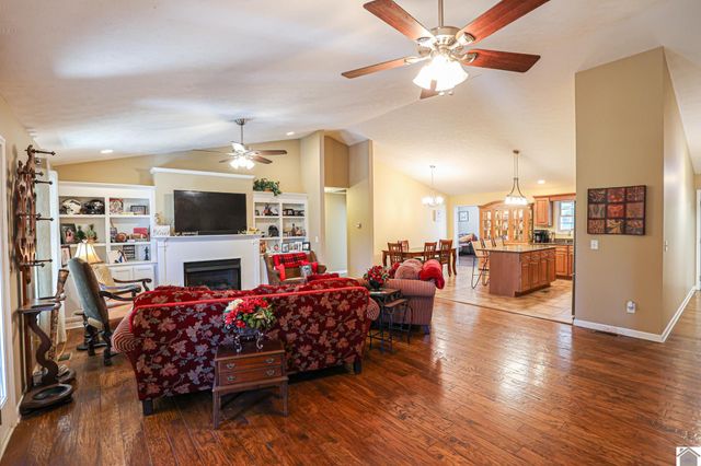 3943 Symsonia Hwy, Benton, KY 42025