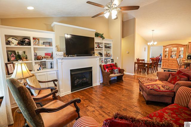 3943 Symsonia Hwy, Benton, KY 42025