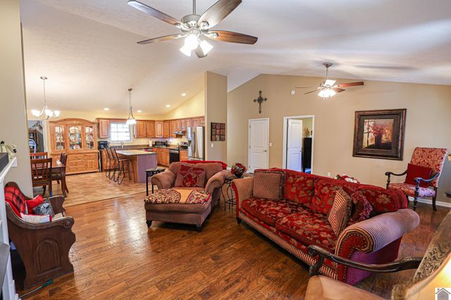 3943 Symsonia Hwy, Benton, KY 42025