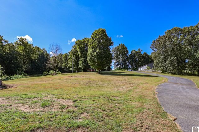 3943 Symsonia Hwy, Benton, KY 42025