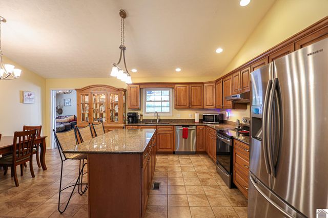 3943 Symsonia Hwy, Benton, KY 42025