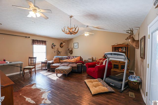 3943 Symsonia Hwy, Benton, KY 42025