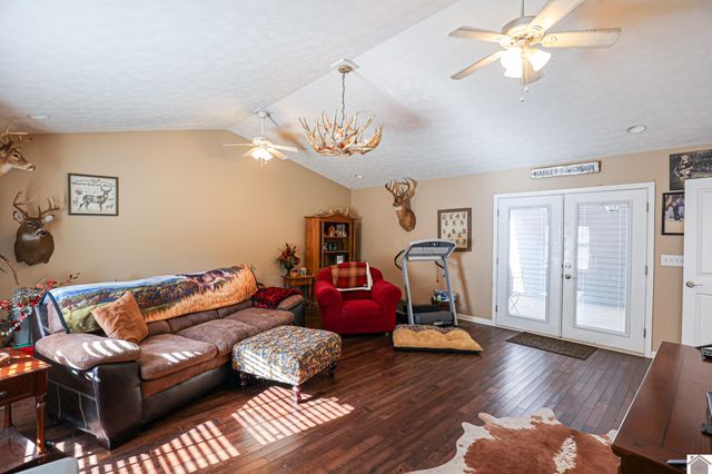 3943 Symsonia Hwy, Benton, KY 42025